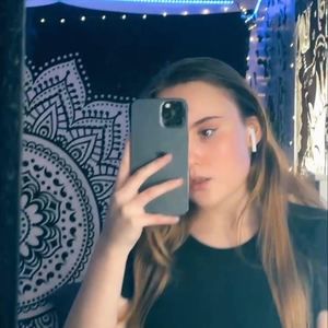 Meet your Posher, Abby